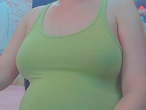 Snapshot of keepmepregnantT chatting on January 11, 2026, 9:49 am keepmepregnantT online show from January 11, 2026, 9:49 am