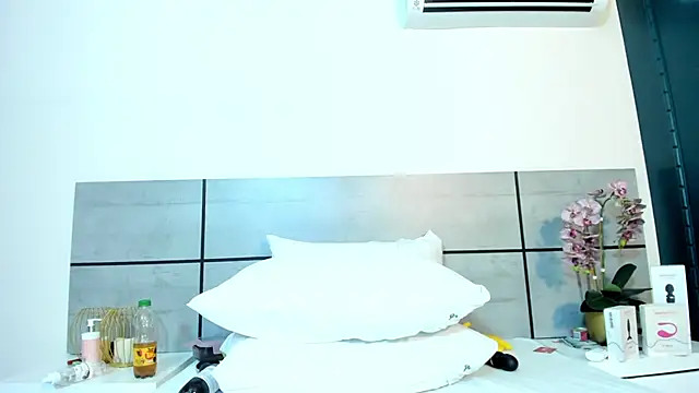 Snapshot of EmmaSmith2 chatting on March 2, 2026, 5:08 am EmmaSmith2 online show from March 2, 2026, 5:08 am