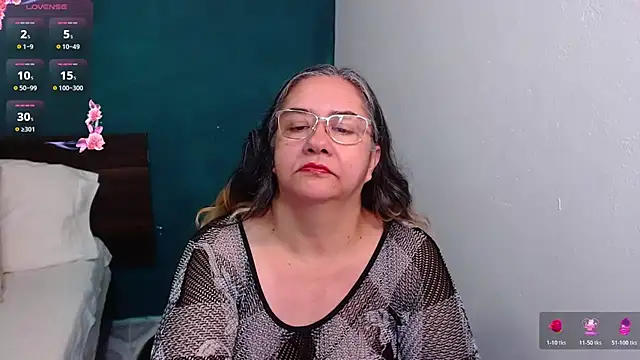 Snapshot of scaelettdubois chatting on December 19, 2025, 2:37 am scaelettdubois online show from December 19, 2025, 2:37 am