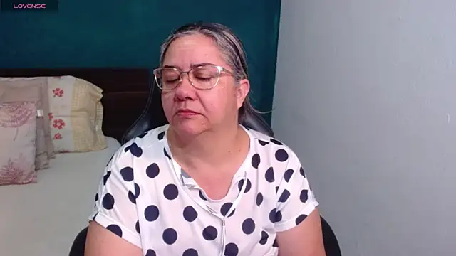 scaelettdubois online show from June 1, 2026, 9:42 am