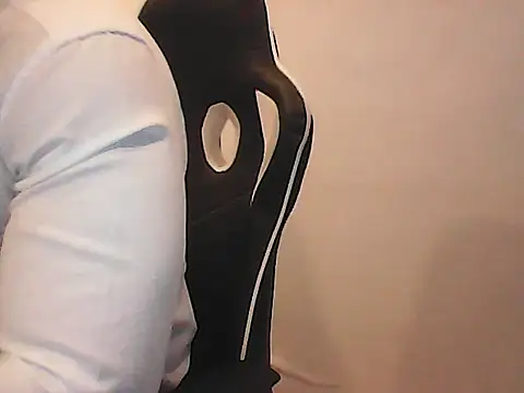 Kalel17073 online show from June 19, 2026, 3:51 pm