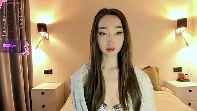  luna 022 online show from December 18, 2025, 3:55 am