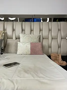 ALISSON FOXXX1 online show from April 6, 2026, 10:55 pm