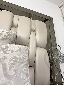 Snapshot of ALISSON_FOXXX1 chatting on December 22, 2025, 10:54 pm ALISSON FOXXX1 online show from December 22, 2025, 10:54 pm