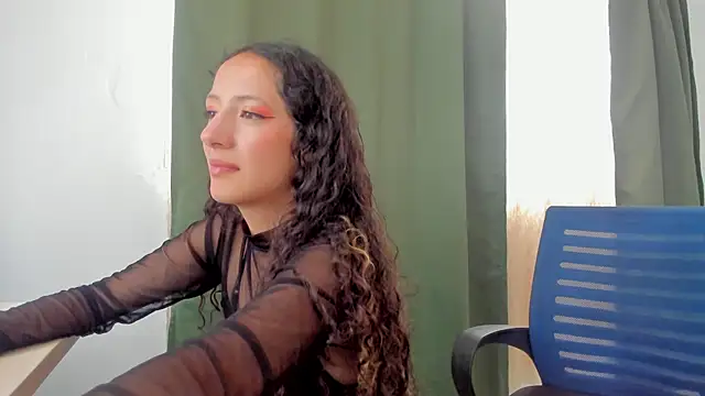 Snapshot of Lucia_Fuster chatting on July 10, 2026, 7:58 pm Lucia Fuster online show from July 10, 2026, 7:58 pm