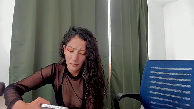 Snapshot of Lucia_Fuster chatting on July 12, 2026, 9:04 pm Lucia Fuster online show from July 12, 2026, 9:04 pm
