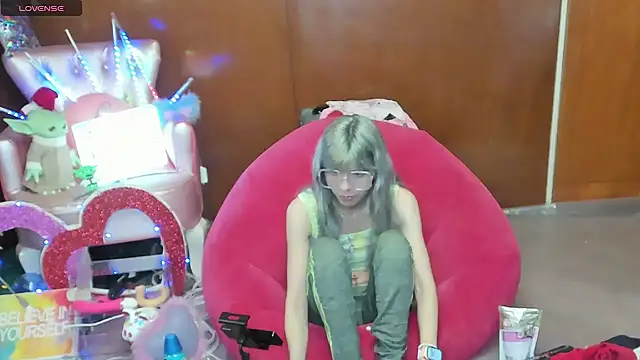 Snapshot of Skinygirl chatting on May 4, 2026, 11:07 pm Skinygirl online show from May 4, 2026, 11:07 pm