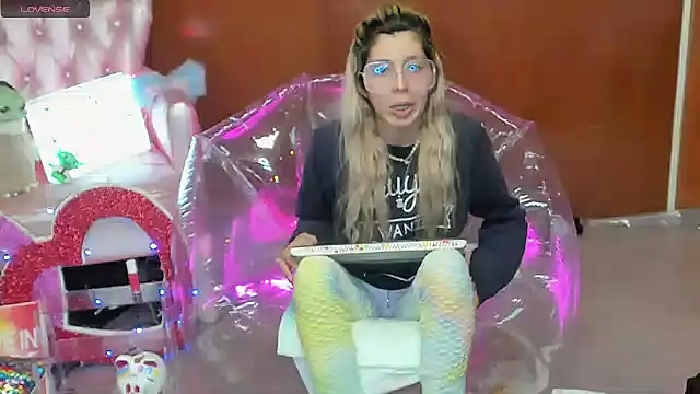 Skinygirl online show from March 6, 2026, 11:44 pm