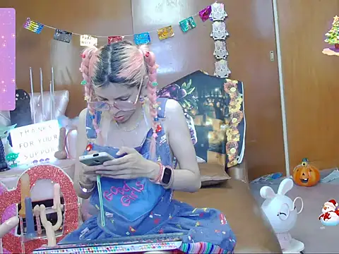 Snapshot of Skinygirl chatting on October 28, 2025, 11:03 pm Skinygirl online show from October 28, 2025, 11:03 pm