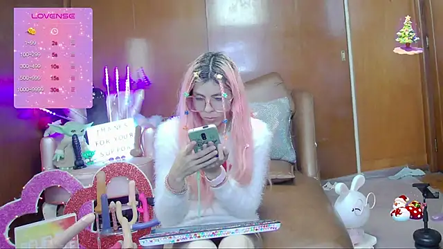 Snapshot of Skinygirl chatting on October 21, 2025, 11:04 pm Skinygirl online show from October 21, 2025, 11:04 pm