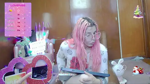 Snapshot of Skinygirl chatting on October 2, 2025, 12:58 am Skinygirl online show from October 2, 2025, 12:58 am