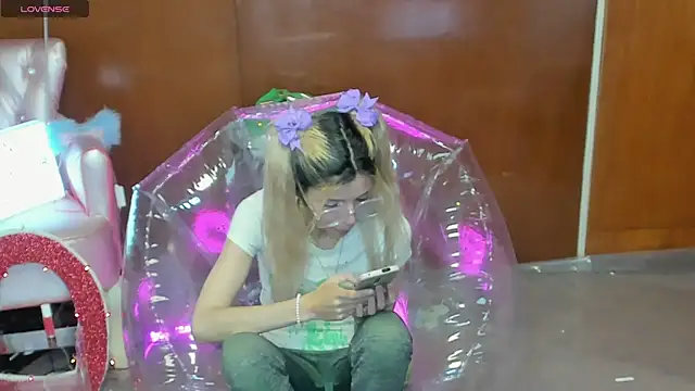 Skinygirl online show from March 18, 2026, 11:59 pm