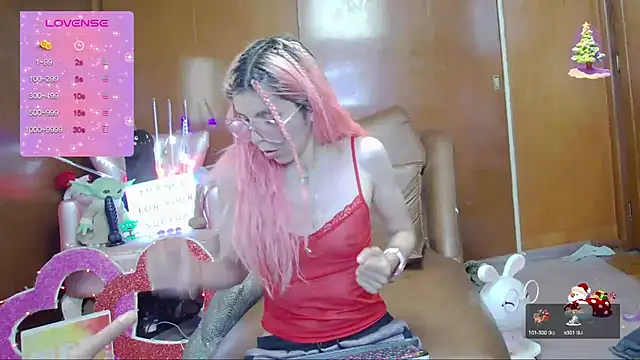 Snapshot of Skinygirl chatting on October 11, 2025, 12:33 am Skinygirl online show from October 11, 2025, 12:33 am