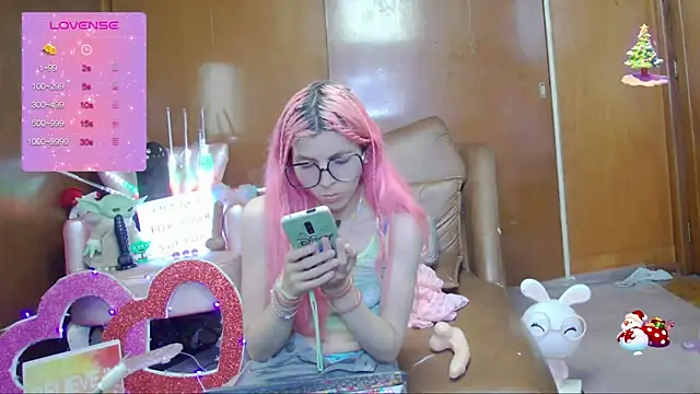 Snapshot of Skinygirl chatting on September 10, 2025, 12:31 am Skinygirl online show from September 10, 2025, 12:31 am