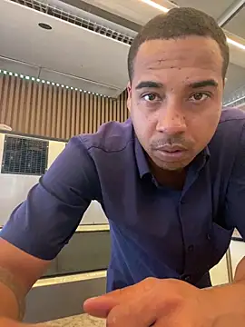 Snapshot of Juninho10c chatting on December 15, 2025, 8:36 pm Juninho10c online show from December 15, 2025, 8:36 pm