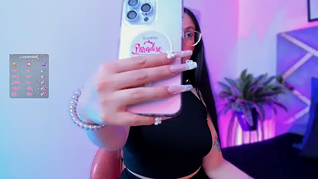 Snapshot of lucy_neil chatting on November 11, 2025, 2:39 am lucy neil online show from November 11, 2025, 2:39 am