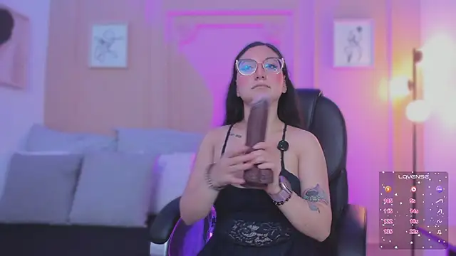 lucy neil online show from February 3, 2026, 2:53 am