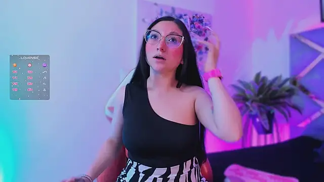 Snapshot of lucy_neil chatting on November 12, 2025, 2:37 am lucy neil online show from November 12, 2025, 2:37 am