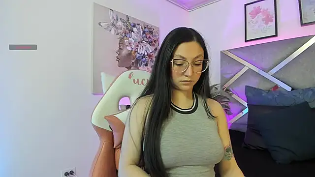 Snapshot of lucy_neil chatting on October 15, 2025, 2:32 am lucy neil online show from October 15, 2025, 2:32 am