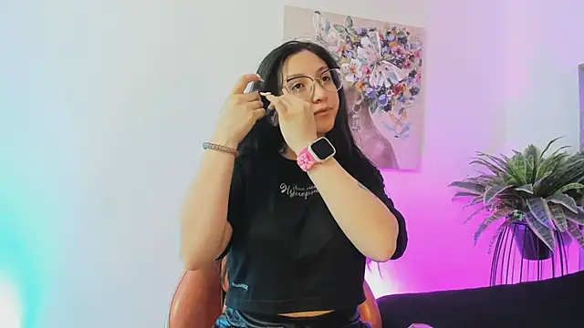 Snapshot of lucy_neil chatting on November 29, 2025, 2:34 am lucy neil online show from November 29, 2025, 2:34 am