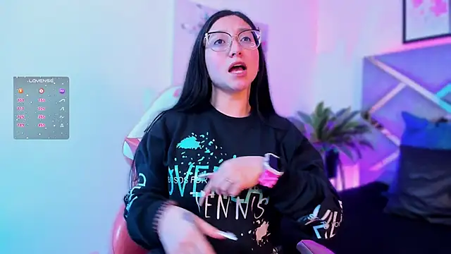 Snapshot of lucy_neil chatting on November 6, 2025, 2:37 am lucy neil online show from November 6, 2025, 2:37 am