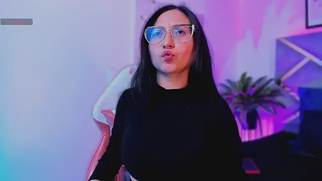 Snapshot of lucy_neil chatting on October 28, 2025, 2:34 am lucy neil online show from October 28, 2025, 2:34 am