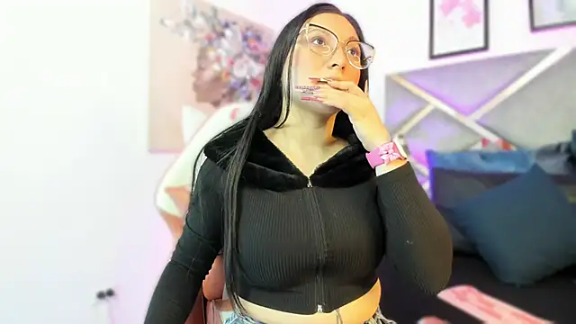 Snapshot of lucy_neil chatting on October 31, 2025, 2:30 am lucy neil online show from October 31, 2025, 2:30 am