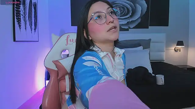 Snapshot of lucy_neil chatting on March 15, 2025, 7:05 pm lucy neil online show from March 15, 2025, 7:05 pm