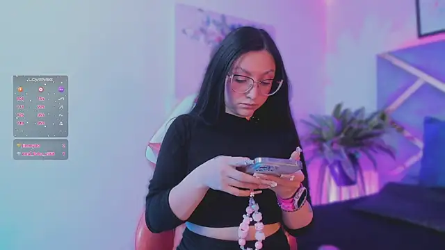 Snapshot of lucy_neil chatting on November 18, 2025, 3:37 pm lucy neil online show from November 18, 2025, 3:37 pm