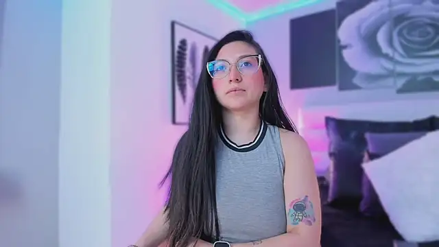 Snapshot of lucy_neil chatting on September 16, 2025, 7:04 pm lucy neil online show from September 16, 2025, 7:04 pm