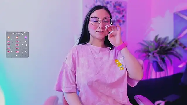 Snapshot of lucy_neil chatting on November 19, 2025, 3:50 am lucy neil online show from November 19, 2025, 3:50 am