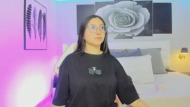 Snapshot of lucy_neil chatting on March 7, 2025, 7:05 pm lucy neil online show from March 7, 2025, 7:05 pm