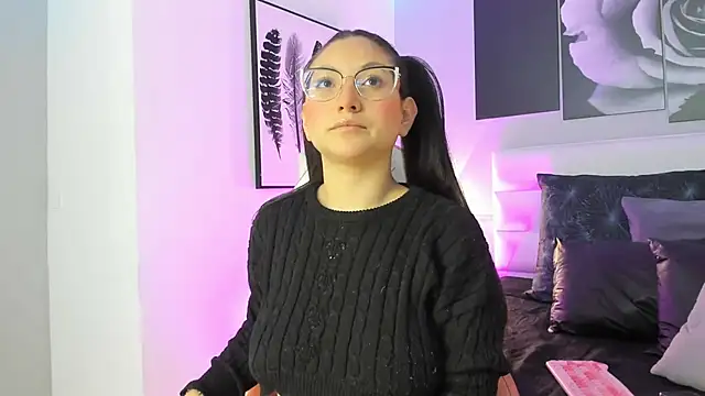 Snapshot of lucy_neil chatting on September 22, 2025, 6:58 pm lucy neil online show from September 22, 2025, 6:58 pm