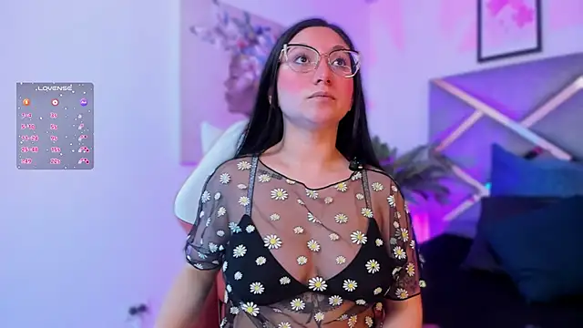 Snapshot of lucy_neil chatting on October 16, 2025, 2:42 am lucy neil online show from October 16, 2025, 2:42 am