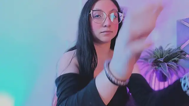 Snapshot of lucy_neil chatting on December 2, 2025, 2:45 am lucy neil online show from December 2, 2025, 2:45 am