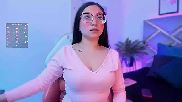 Snapshot of lucy_neil chatting on October 24, 2025, 2:43 am lucy neil online show from October 24, 2025, 2:43 am