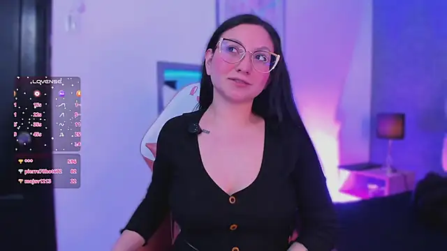 Snapshot of lucy_neil chatting on October 4, 2025, 7:43 am lucy neil online show from October 4, 2025, 7:43 am