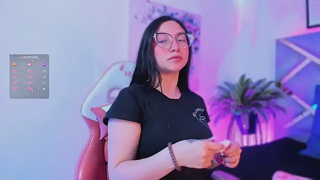 Snapshot of lucy_neil chatting on November 7, 2025, 2:38 am lucy neil online show from November 7, 2025, 2:38 am