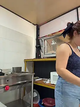 Lucyklein2022 online show from October 9, 2025, 4:18 pm