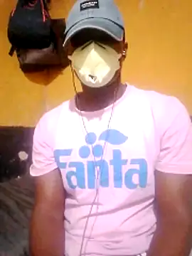 Snapshot of LULE37587001 chatting on December 4, 2025, 6:51 pm LULE37587001 online show from December 4, 2025, 6:51 pm