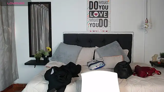 vaness weet online show from March 10, 2025, 8:01 pm