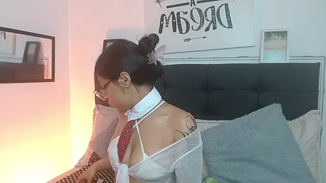 vaness weet online show from October 18, 2025, 8:22 pm