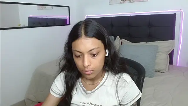 vaness weet online show from April 18, 2026, 6:54 pm