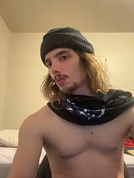 Snapshot of trippyski chatting on February 3, 2025, 5:07 am trippyski online show from February 3, 2025, 5:07 am