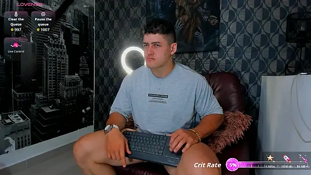 Leonsmoron online show from November 30, 2025, 12:33 am