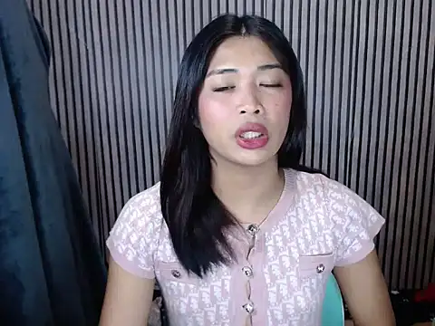 Maria-Moore online show from October 22, 2025, 4:06 pm