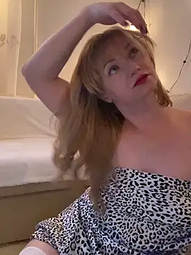 Lady  Maria online show from November 23, 2025, 3:33 pm