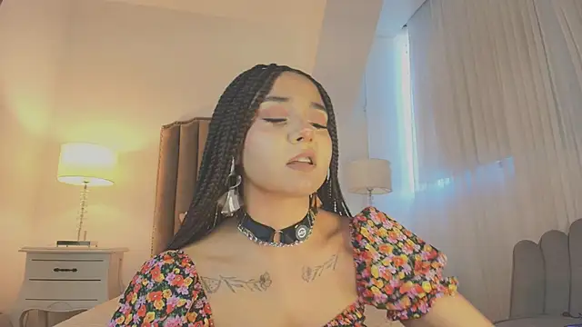 Snapshot of Emma_Torres__ chatting on November 11, 2025, 12:22 pm Emma Torres online show from November 11, 2025, 12:22 pm