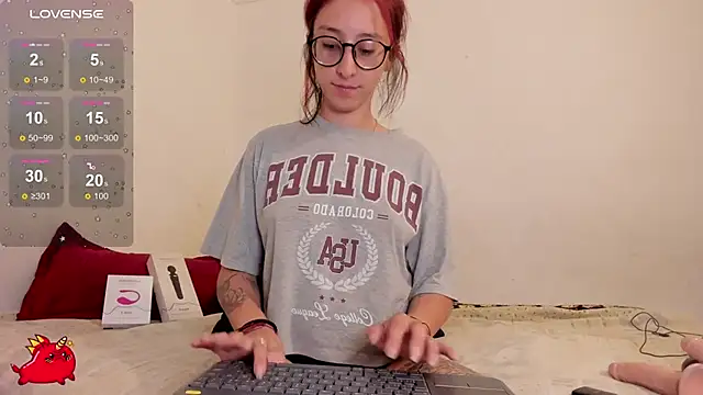 Snapshot of HEAVY_MEGAN chatting on February 16, 2025, 3:37 am HEAVY MEGAN online show from February 16, 2025, 3:37 am