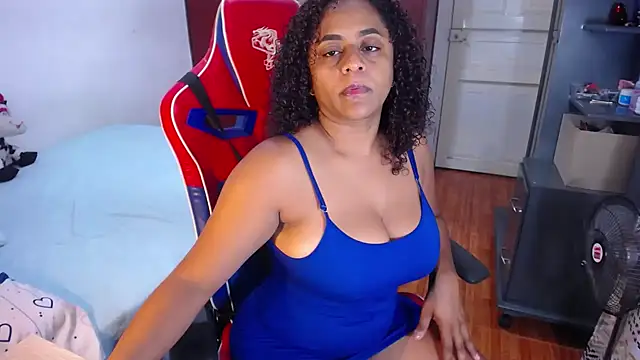 Snapshot of BellaKarla chatting on March 8, 2026, 12:27 am BellaKarla online show from March 8, 2026, 12:27 am